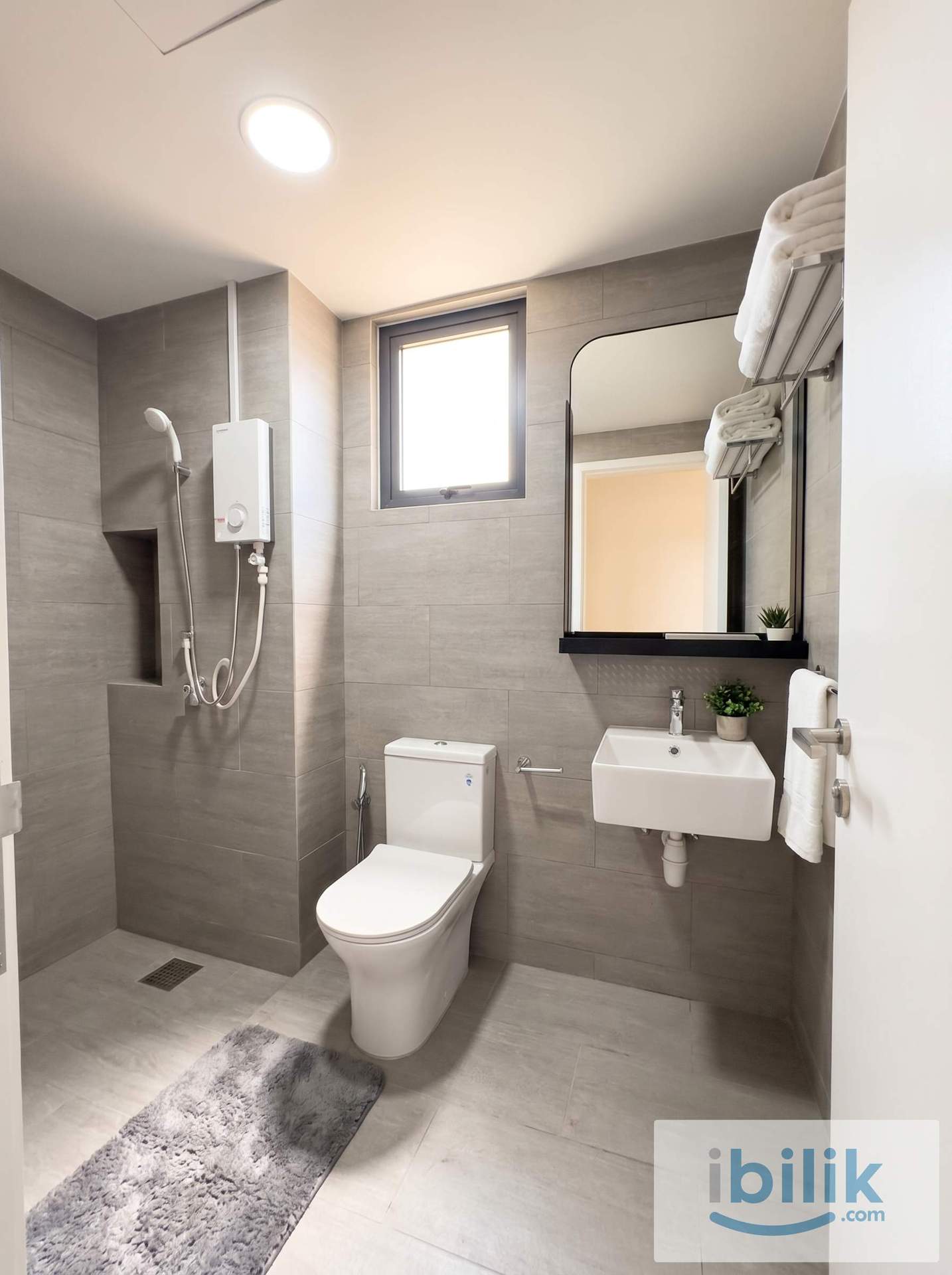 Master Room | FREE Aircond Room @ Koi Kinrara Suite Puchong 🚆 - Image 5