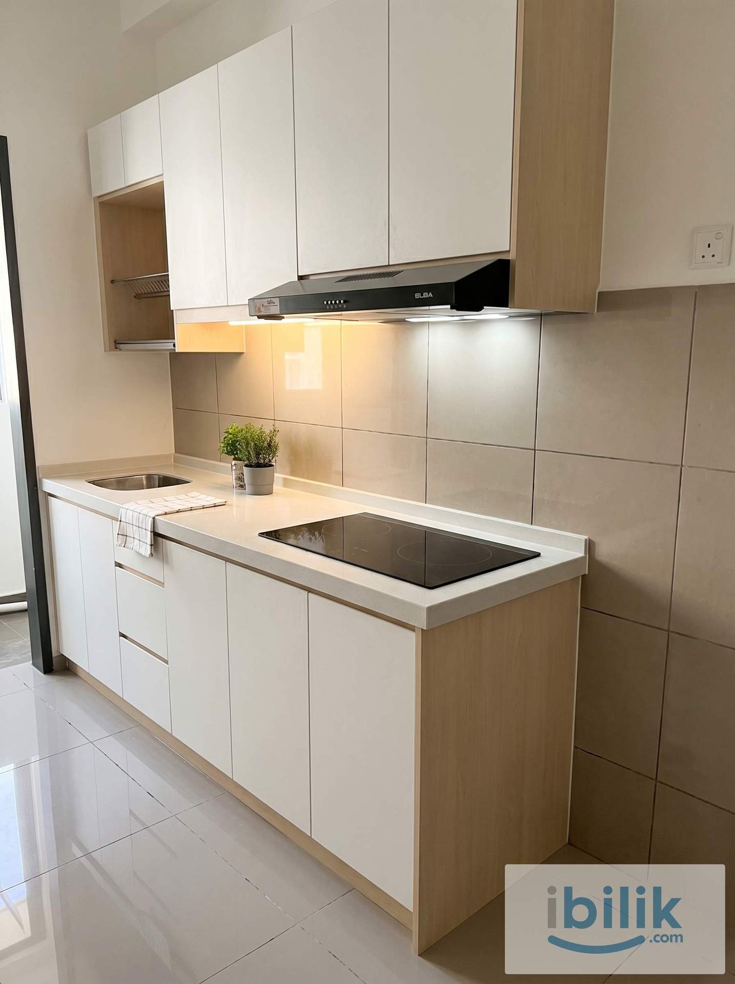 Female Medium Room @ D'Quince Residences Bandar Sunway - Image 1