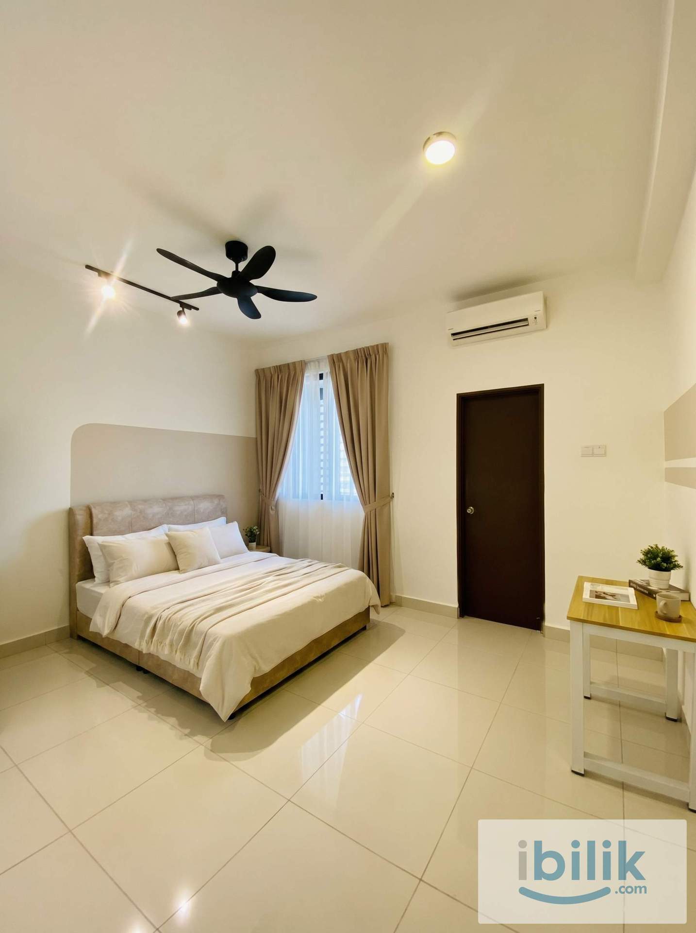 Master Room at Landmark Residence 2 - Image 4