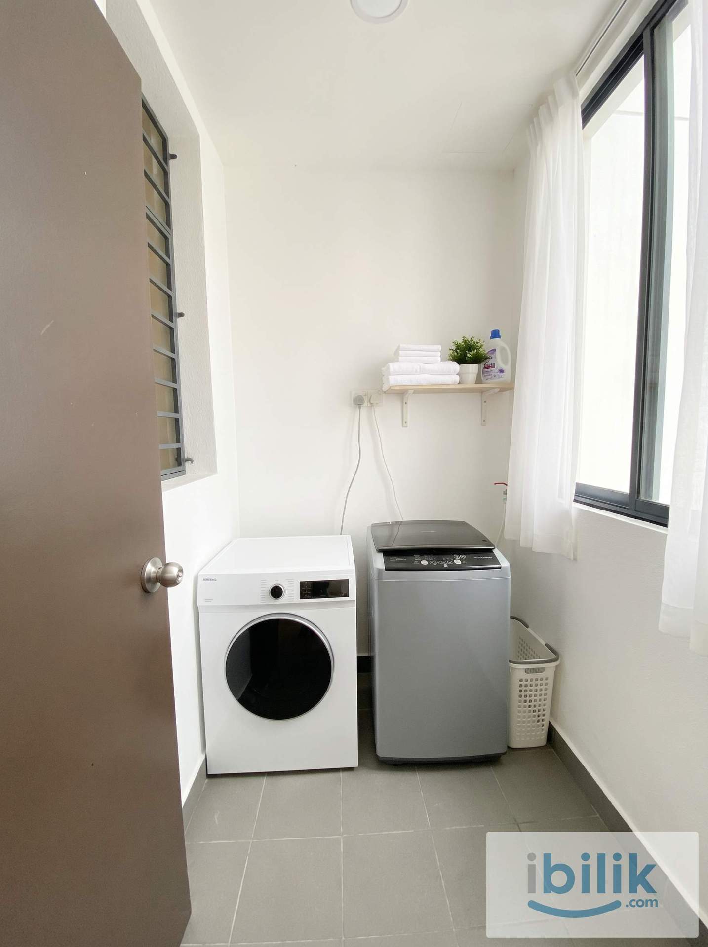 Medium Room at Landmark Residence 2 - Image 5