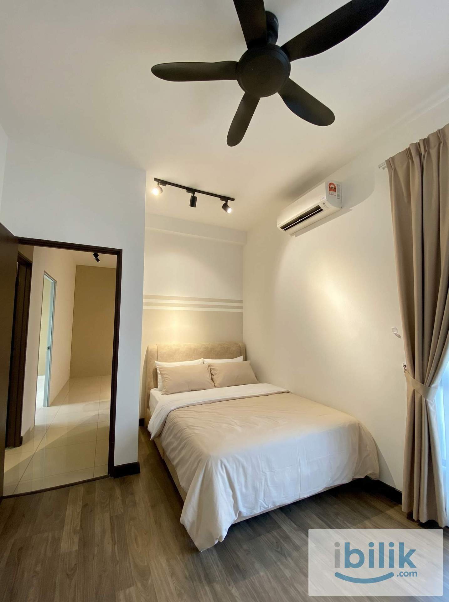Small Room at Landmark Residence 2 - Image 4