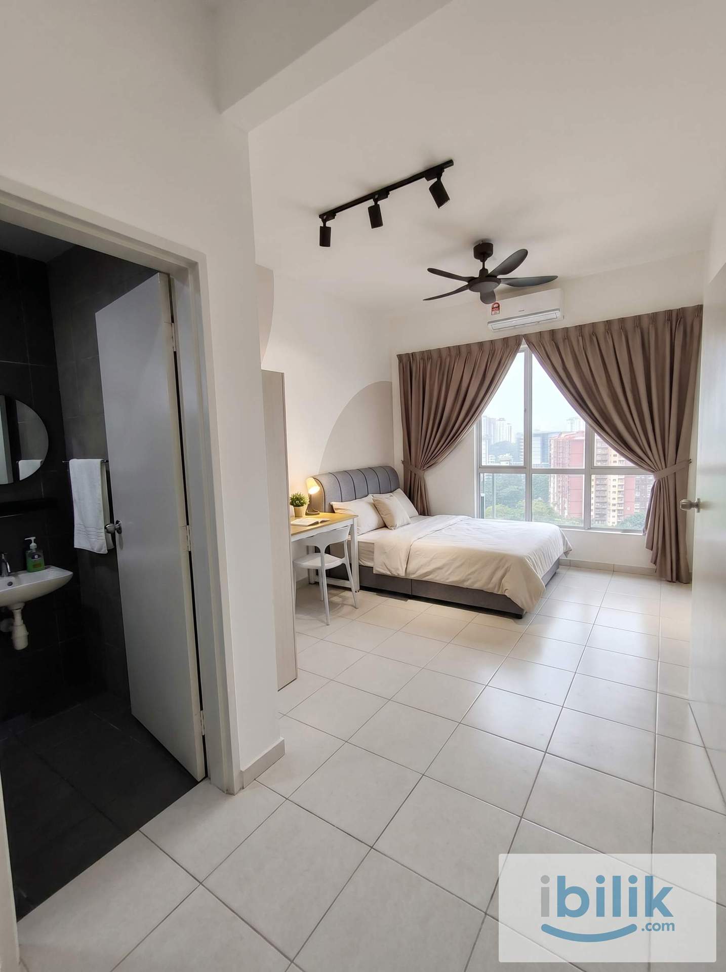 Nikka City Sentral Residence Master Room | Female Unit - Image 1