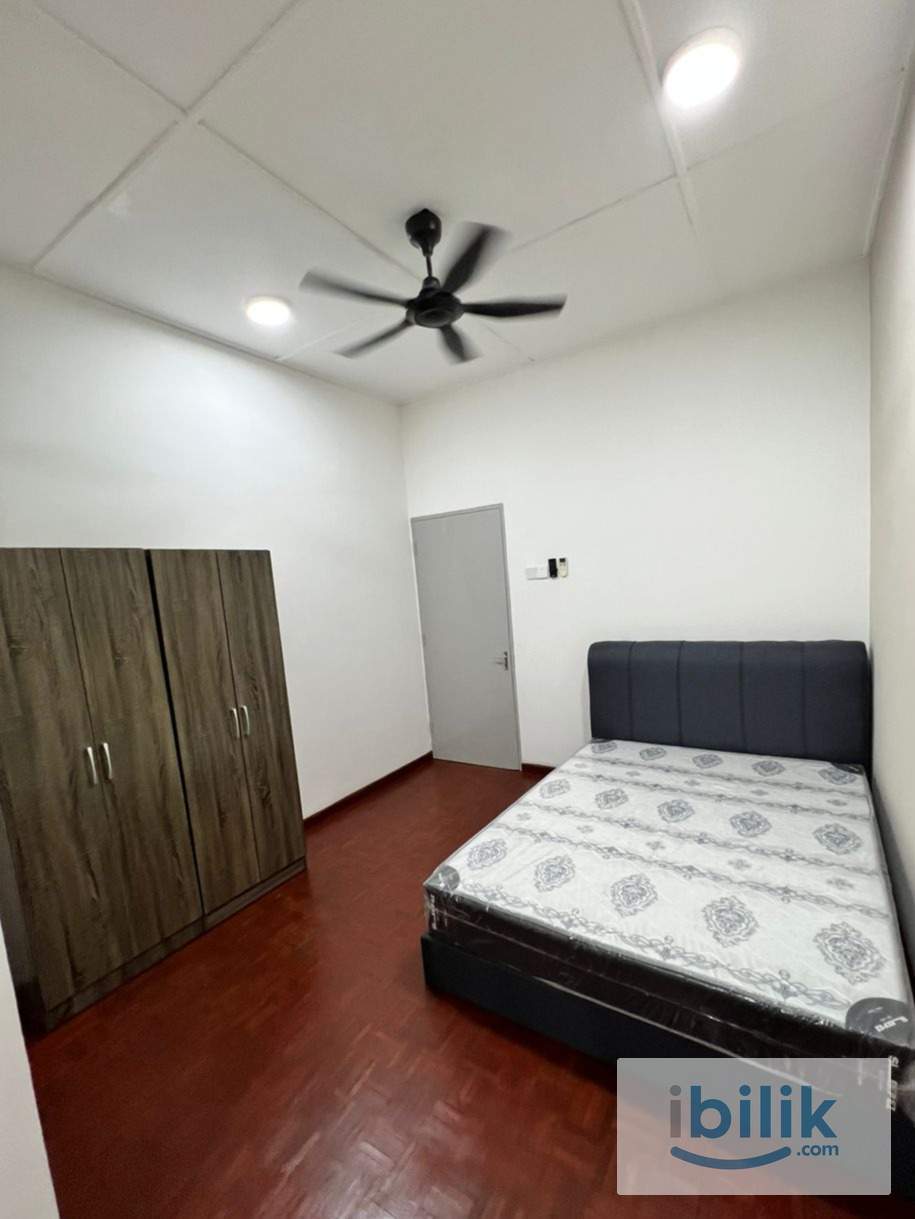 Master Bedroom with Private Bathroom for RENT @ Seapark Petaling Jaya - Image 1