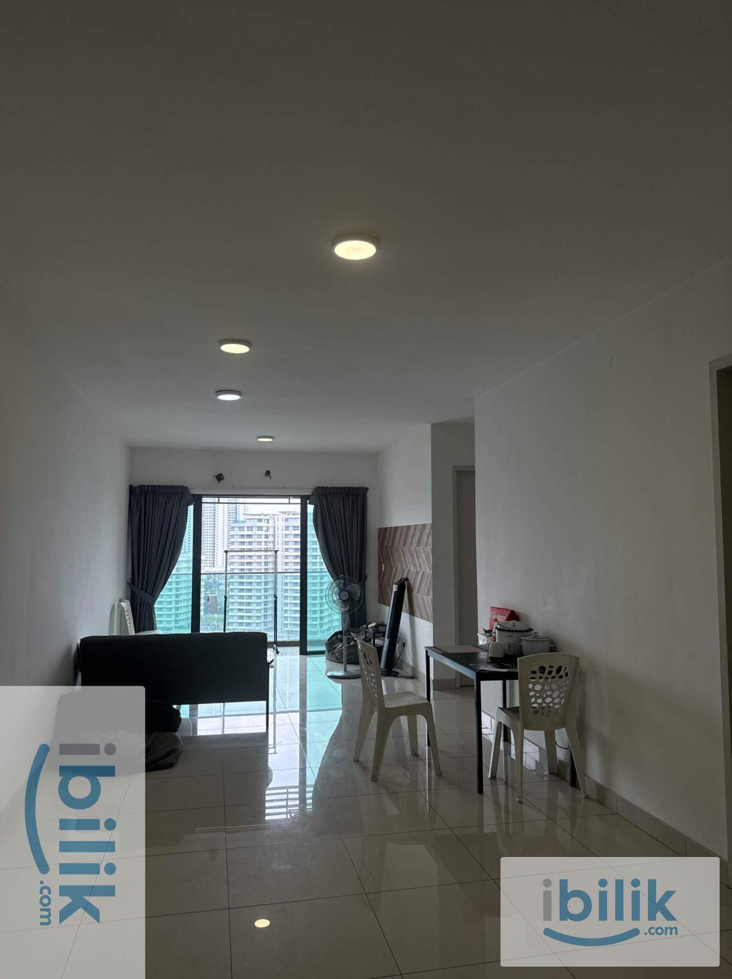 middle room at Sentosa - Image 3