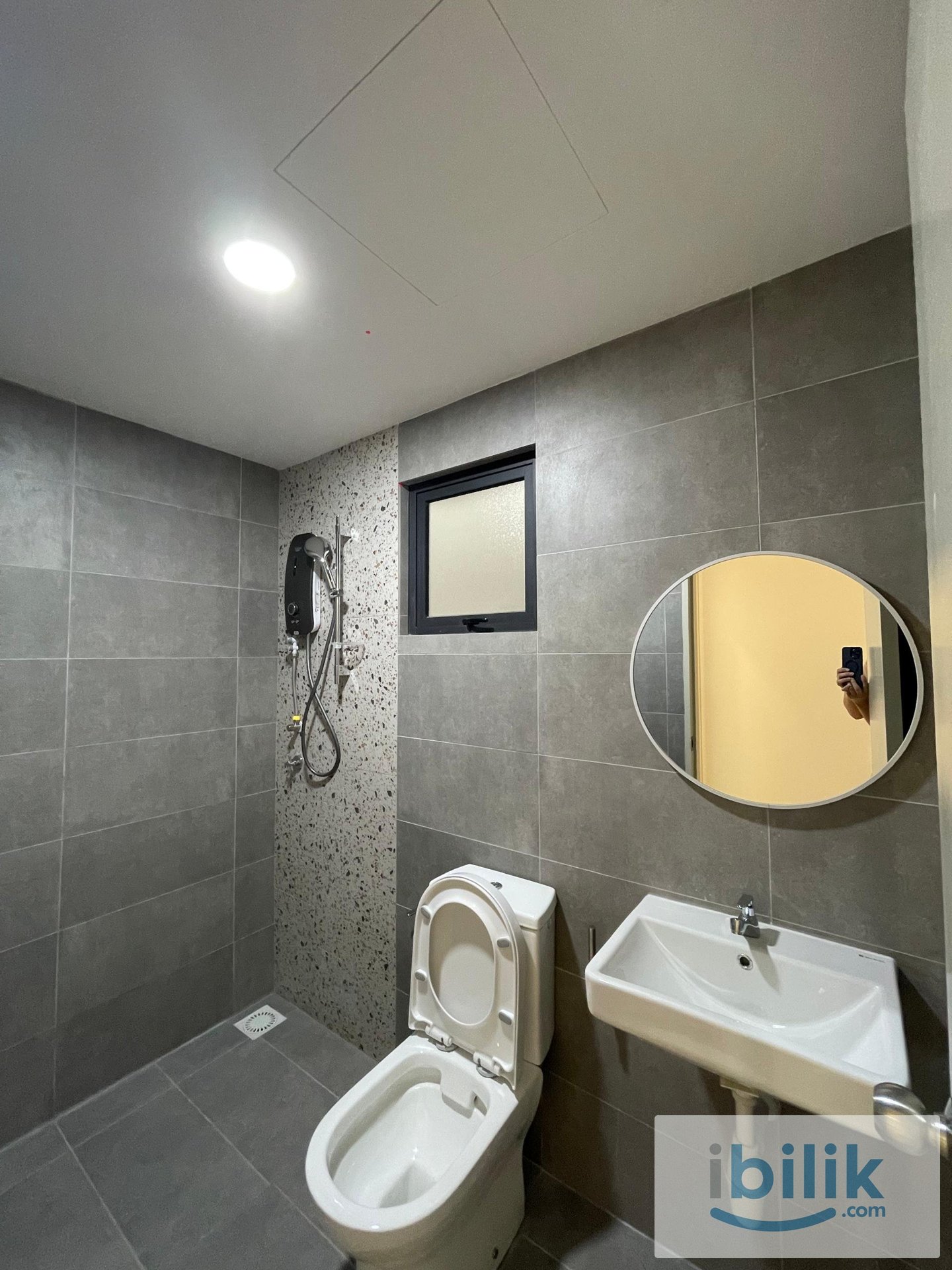 Fully Furnished Room with Free Wifi and Utilities - Image 4