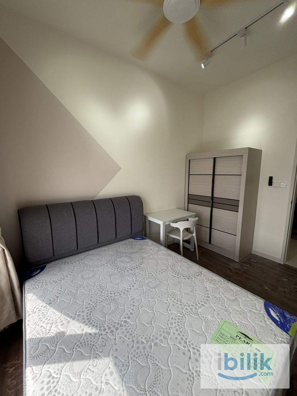 Fully Furnished Room with Free Wifi and Utilities - Image 4