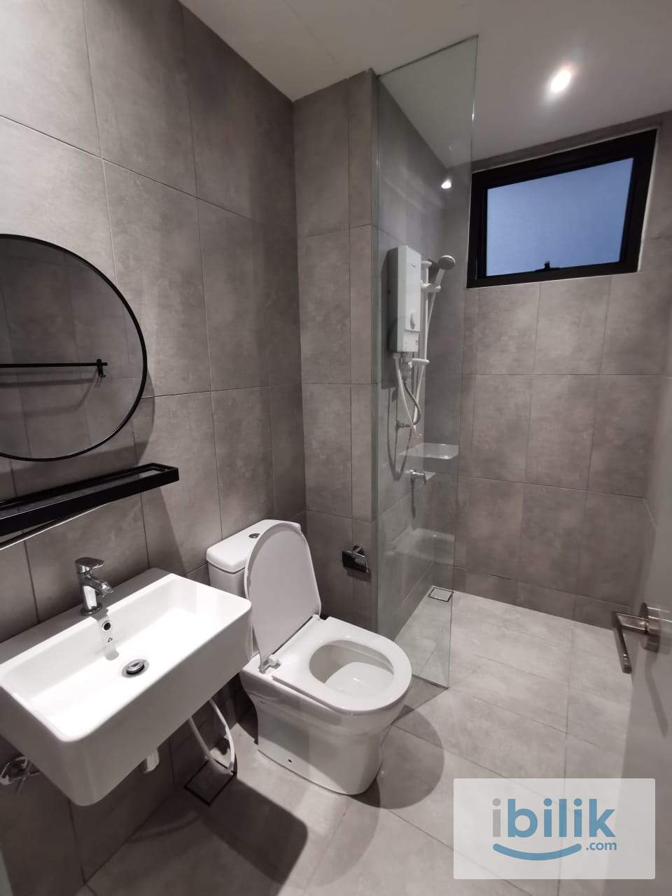 Fully Furnished Room with Free Wifi and Utilities - Image 3
