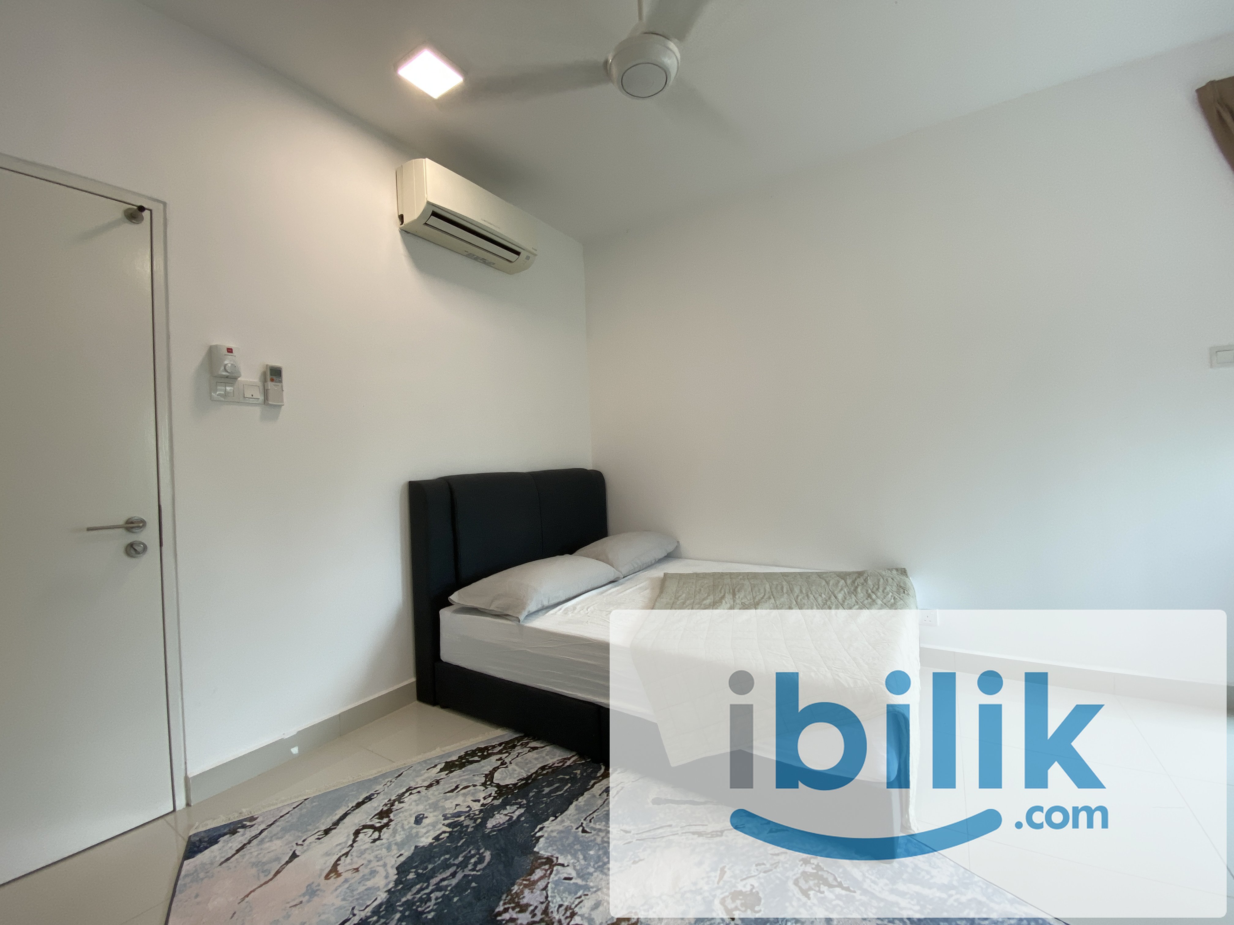 Medium Room Attached Bathroom Non Sharing WIFI Aircond Flora Rosa Presint 11 Putrajaya - Image 1