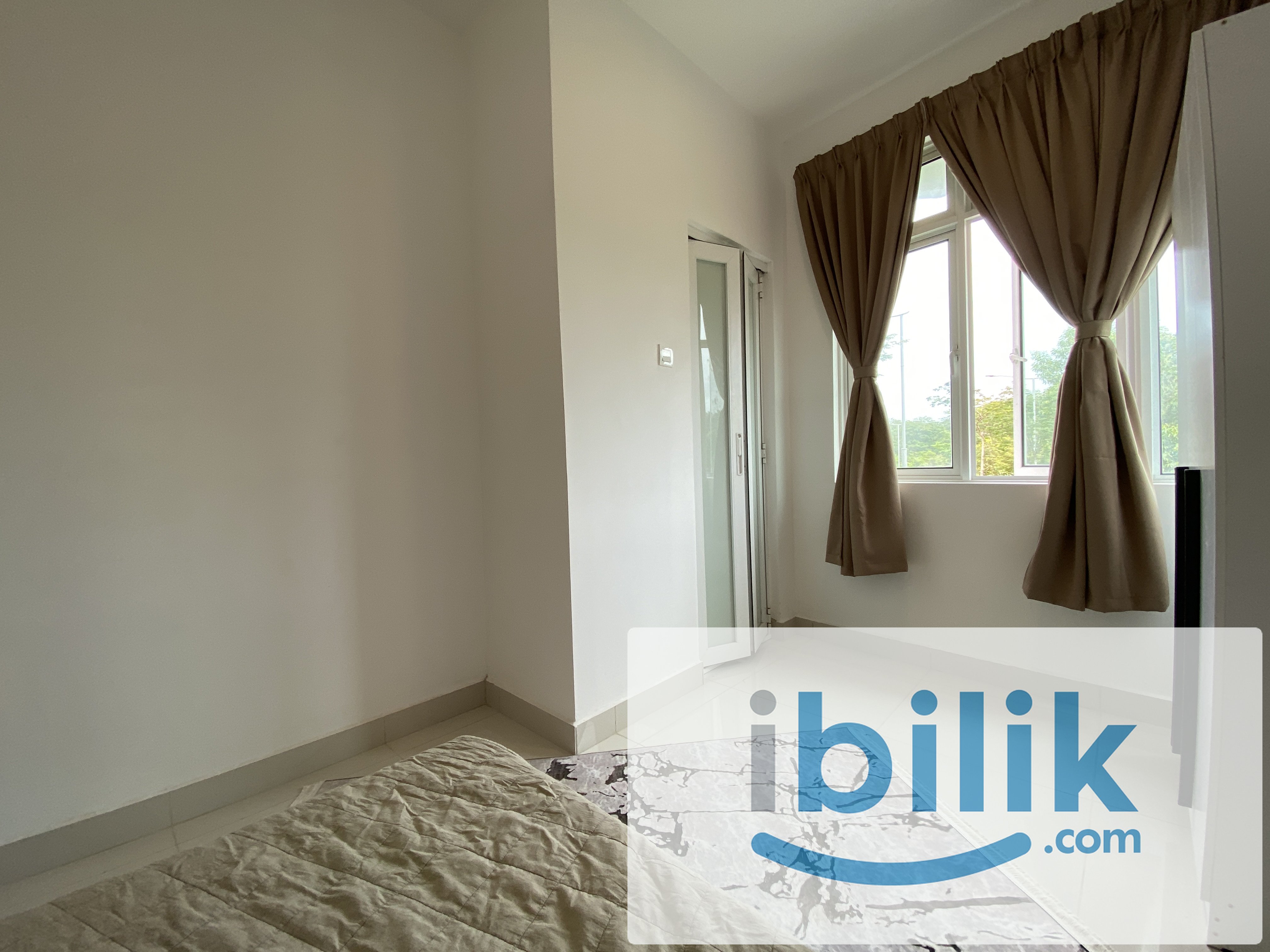 Medium Room Attached Bathroom Non Sharing Flora Rosa Presint 11 Putrajaya - Image 4
