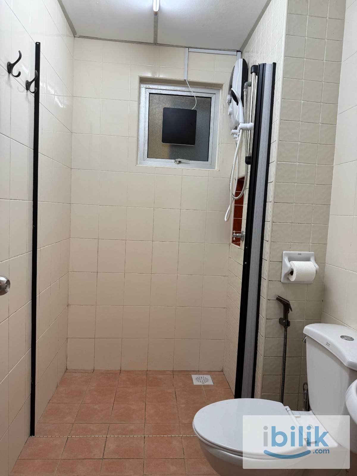 Female Unit Middle Room @ Metropolitan Square - Image 4
