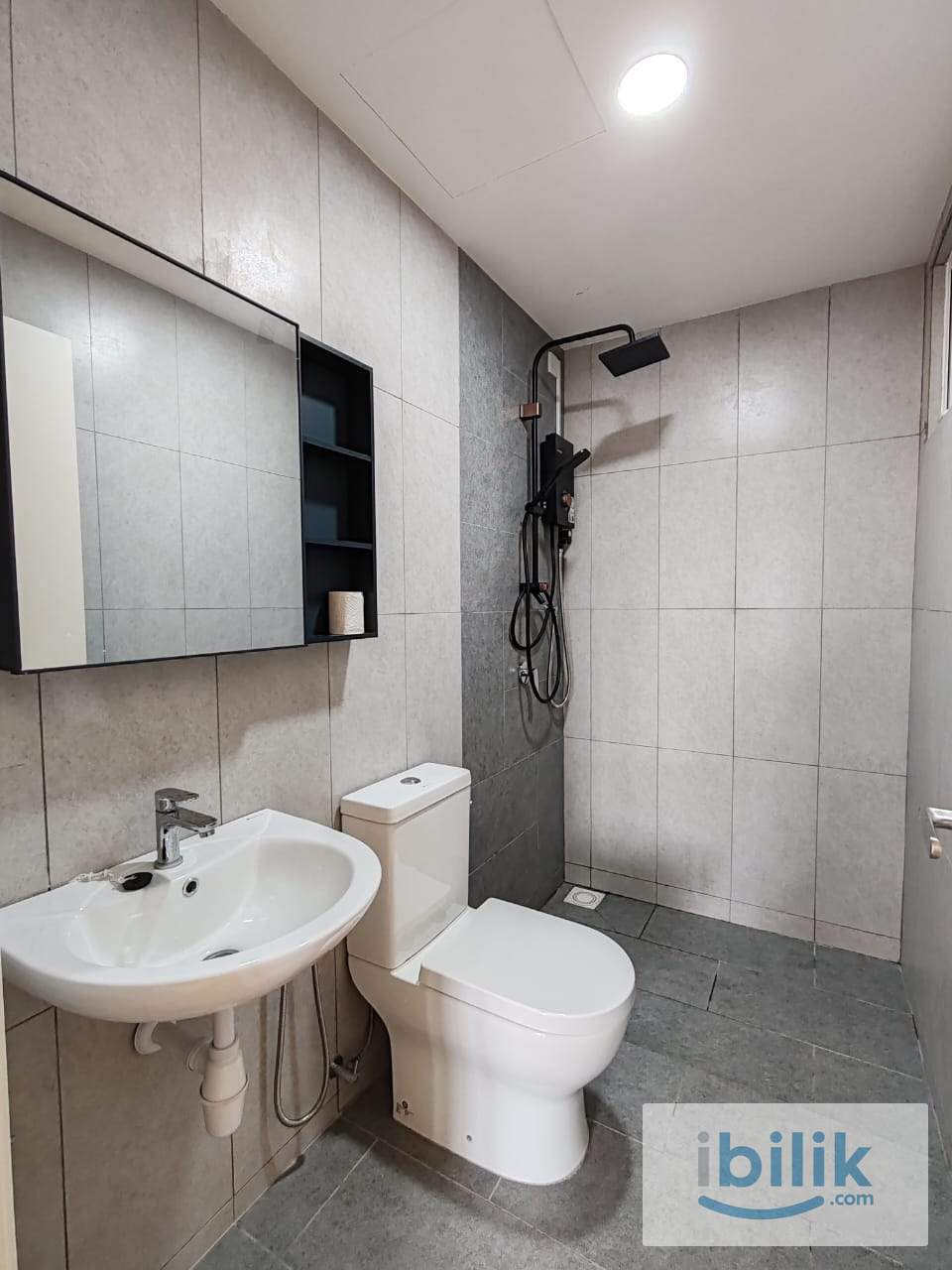 Stylish Retro-Chic Living @ Tuan 2egacy | 2BR Fully Furnished | Low Floor with Pool View - Image 5