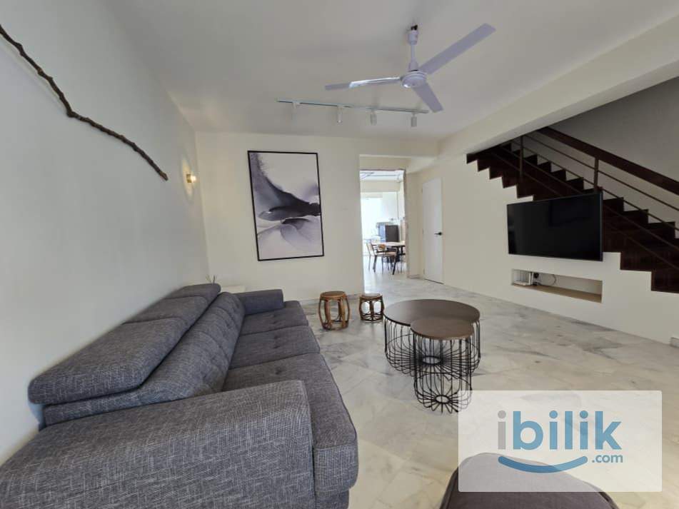 Middle Room - Image 1