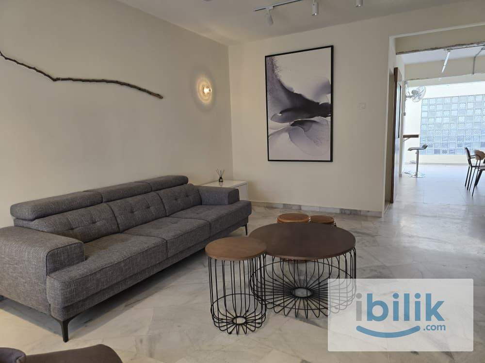 Middle Room - Image 2