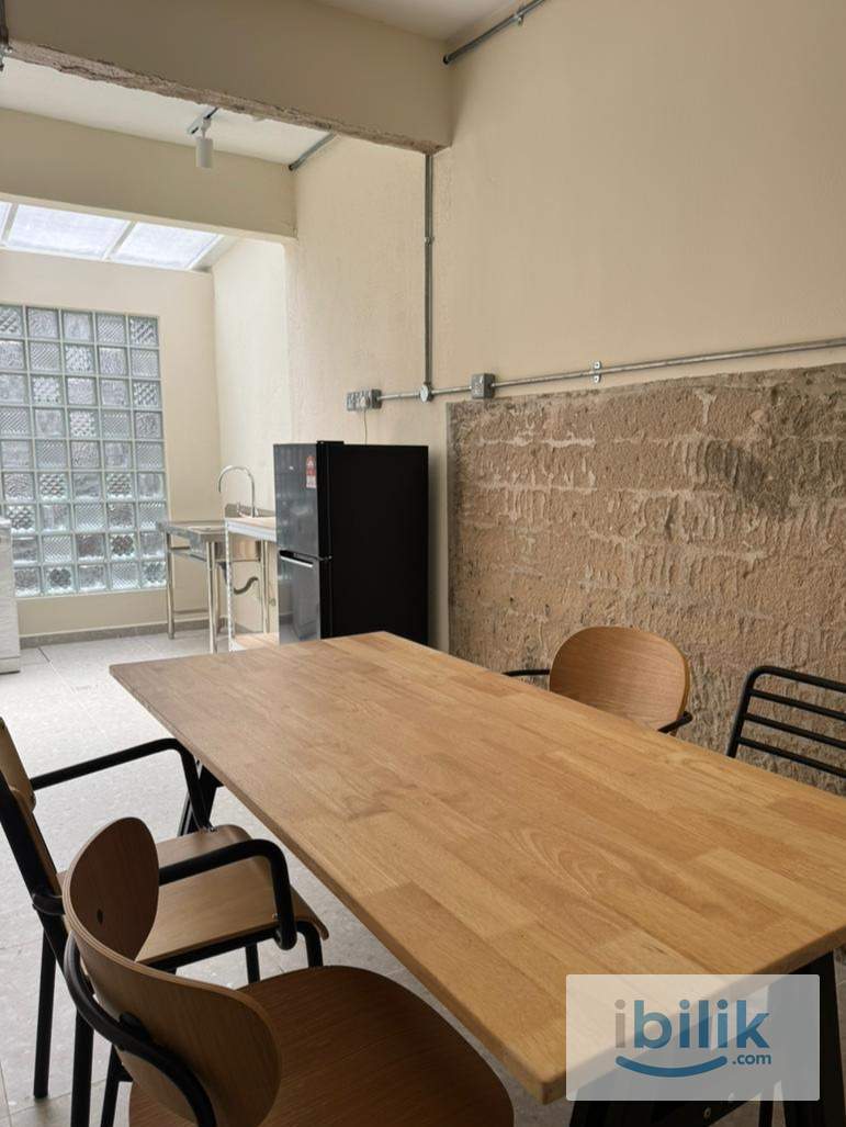 Middle Room - Image 7