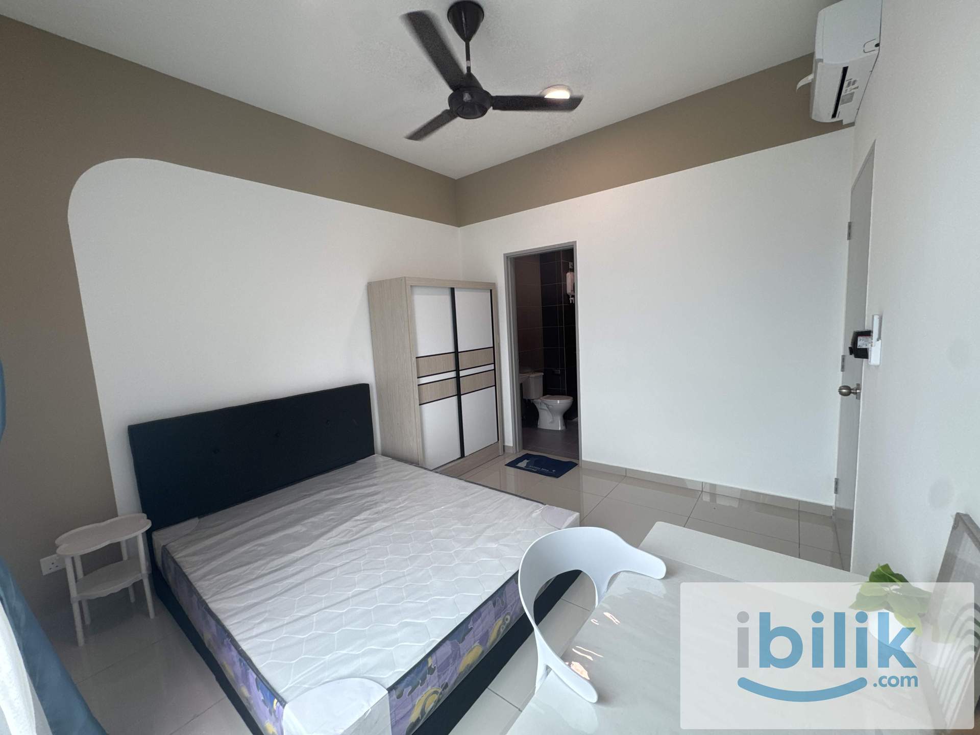 Cozy Master Bedroom [2 mins to LRT Salak Selatan] - Image 1