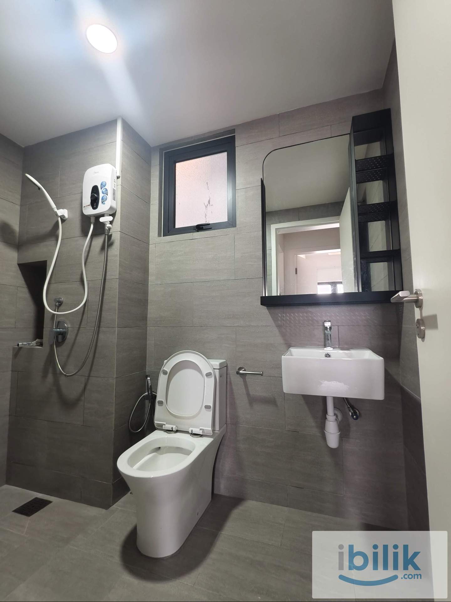 Medium Room One Equine Fully Furnished - Image 4