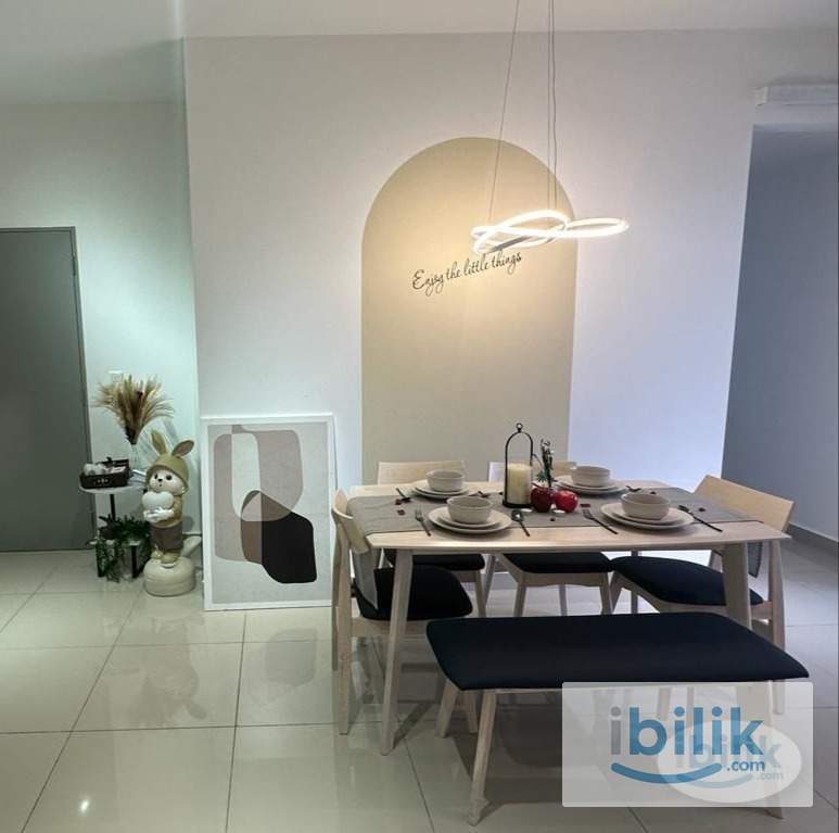 🔑 Medium Bedroom Ready to Move In – Clean, Cozy & Convenient! ✨ - Image 4