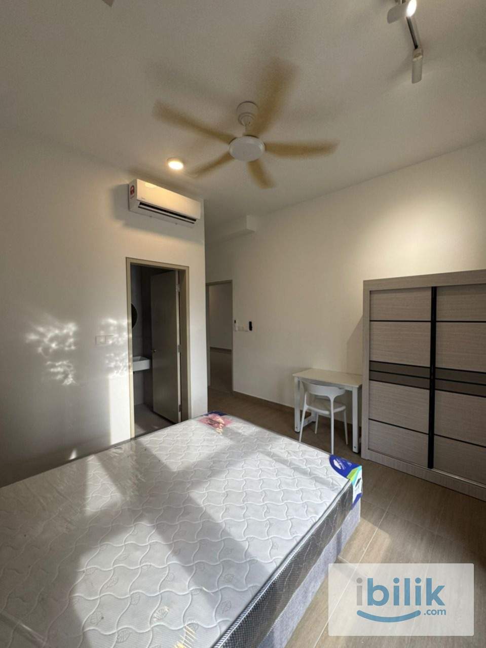 🏡 Premium Master Room – Private Bathroom, Big Space 🌟 - Image 3