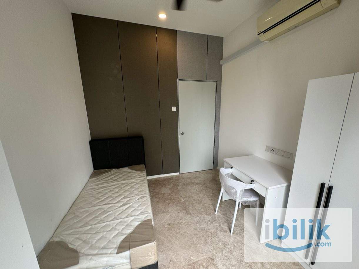 Fully-Furnished Single room with Balcony for Rent at The Manhattan - Image 4