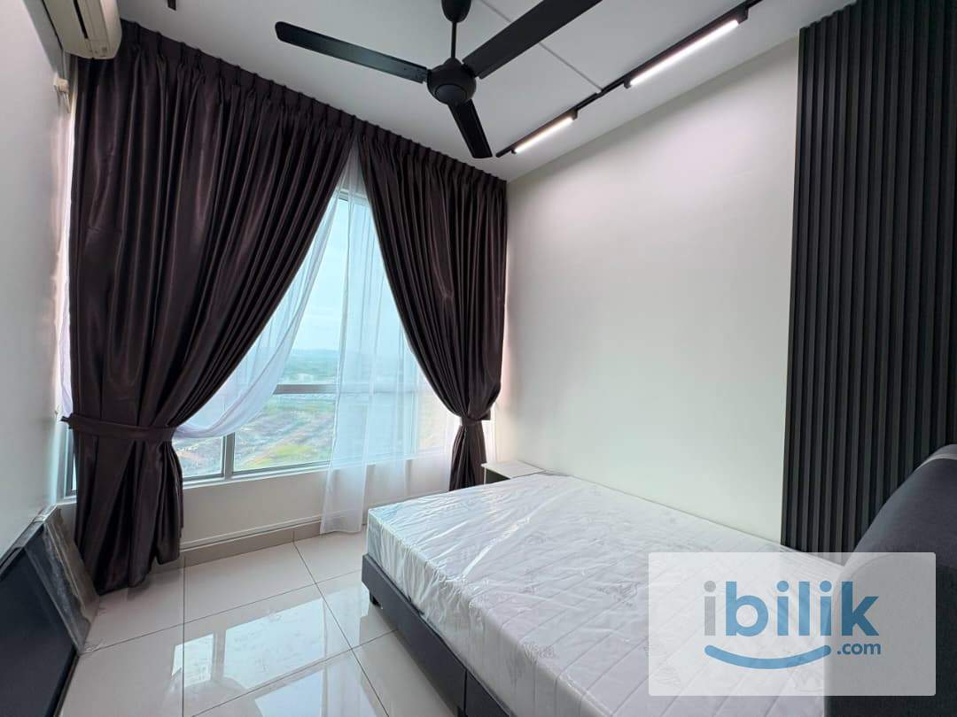 [BESIDE PARADIGM JB] Middle Room with A/C & Window for Rent at Greenfield Regency - Image 1