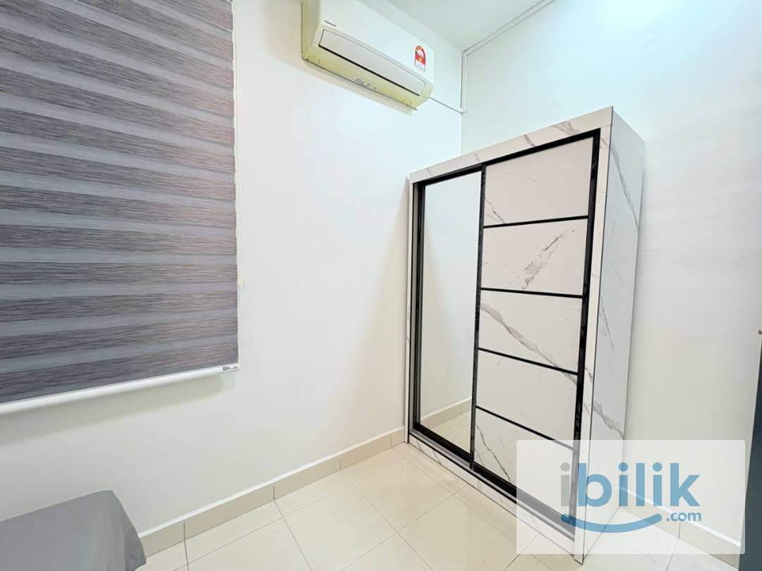 Budget Fully-Furnished Single room with A/C & Window for Rent at KIP Villa JB - Image 6