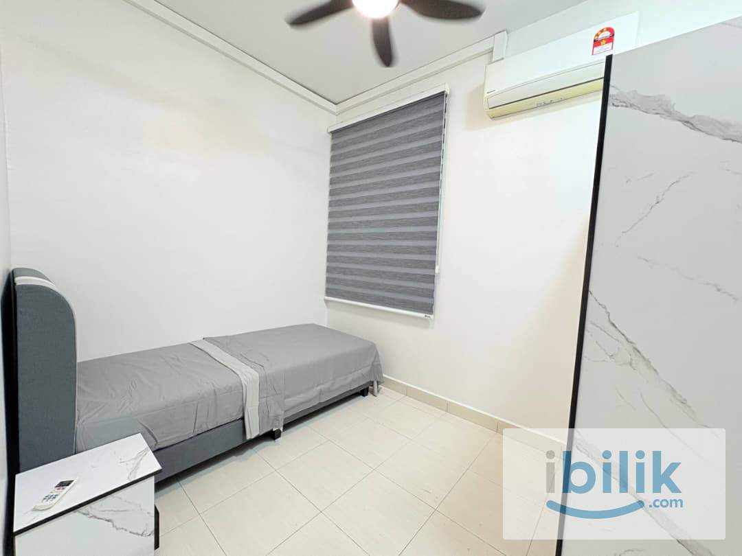 Budget Fully-Furnished Single room with A/C & Window for Rent at KIP Villa JB - Image 7