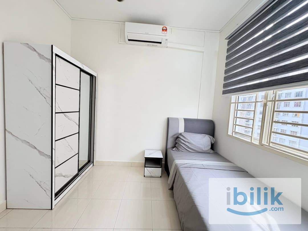 Budget Fully-Furnished Single room with A/C & Window for Rent at KIP Villa JB - Image 8