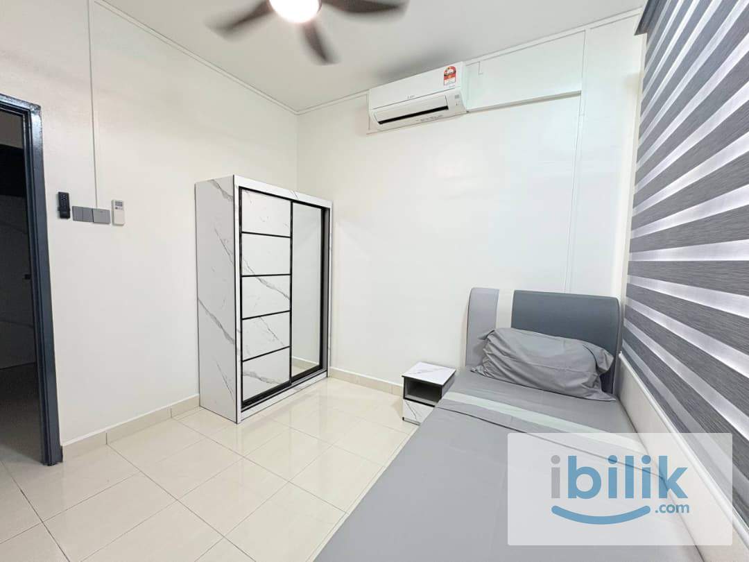 Budget Fully-Furnished Single room with A/C & Window for Rent at KIP Villa JB - Image 9
