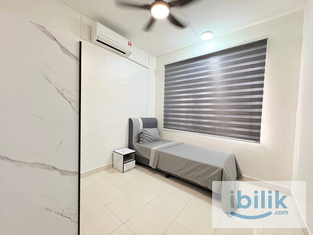 Budget Fully-Furnished Single room with A/C & Window for Rent at KIP Villa JB - Image 10