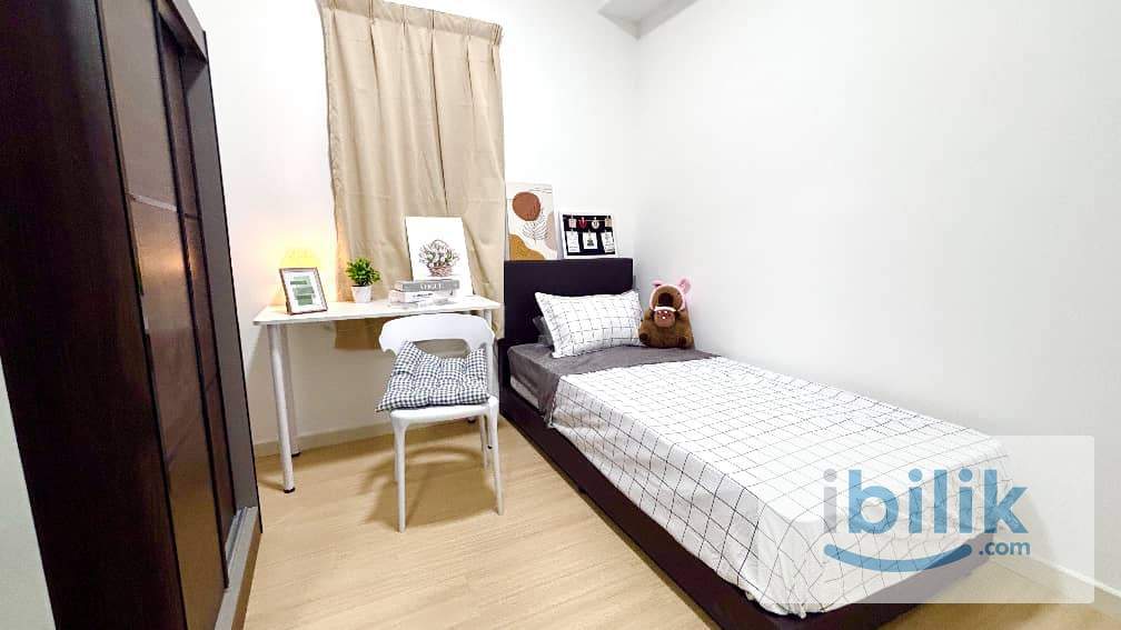 Original Single Room with A/C & Window for Rent at M Luna Residence - Image 1