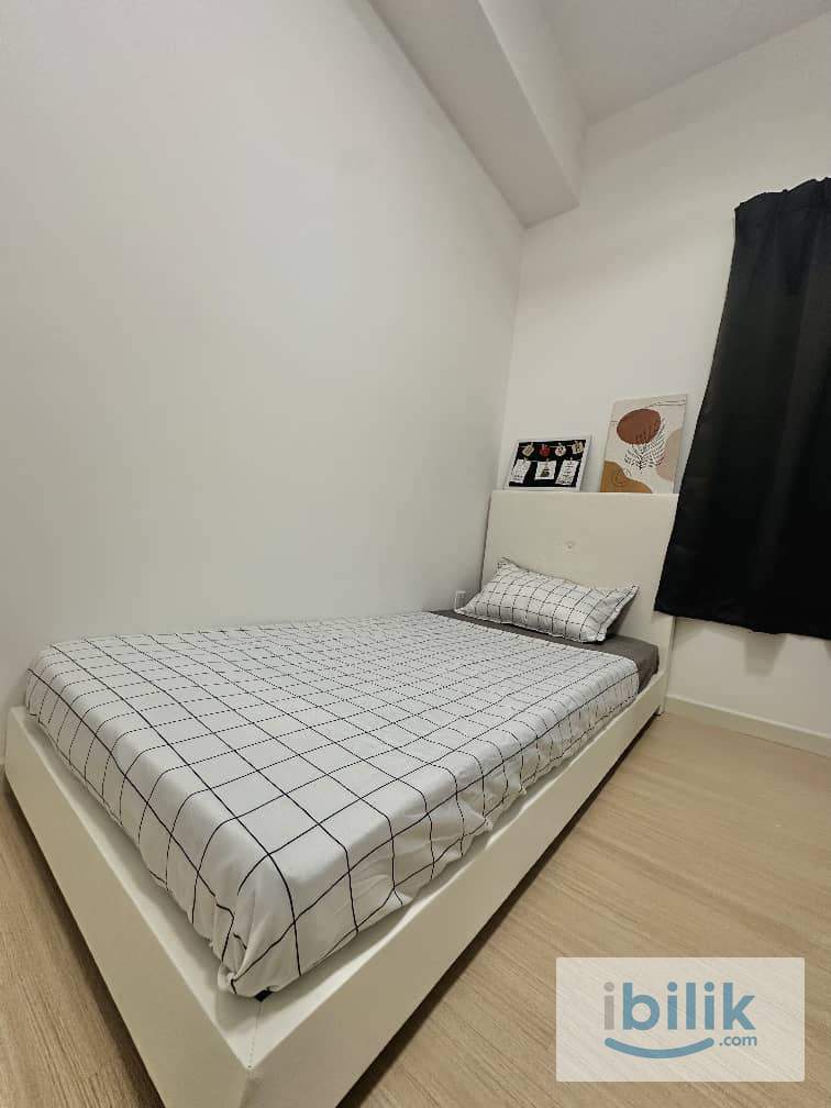 Original Single Room with A/C & Window for Rent at M Luna Residence - Image 4