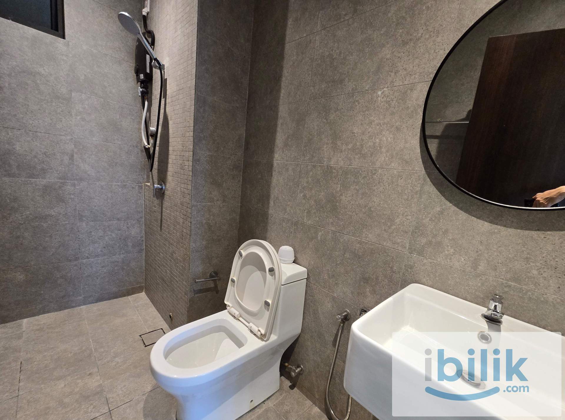 MRT Sentul Barat Full Furnished Single Room (Female)  – FREE WiFi & Utilities 🌟 - Image 4