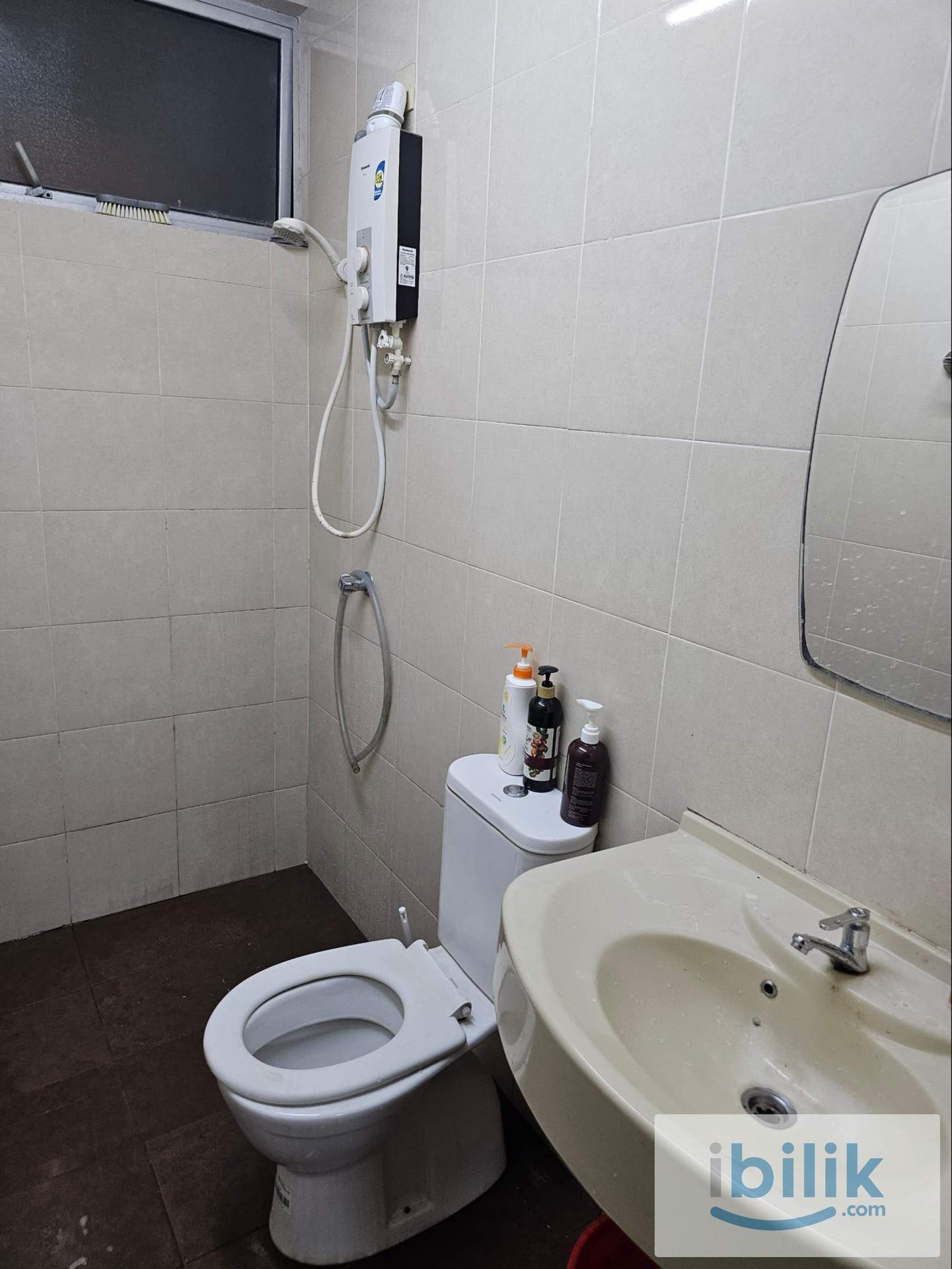 Single room in PV20 Setapak with monthly cleaning services - Image 2