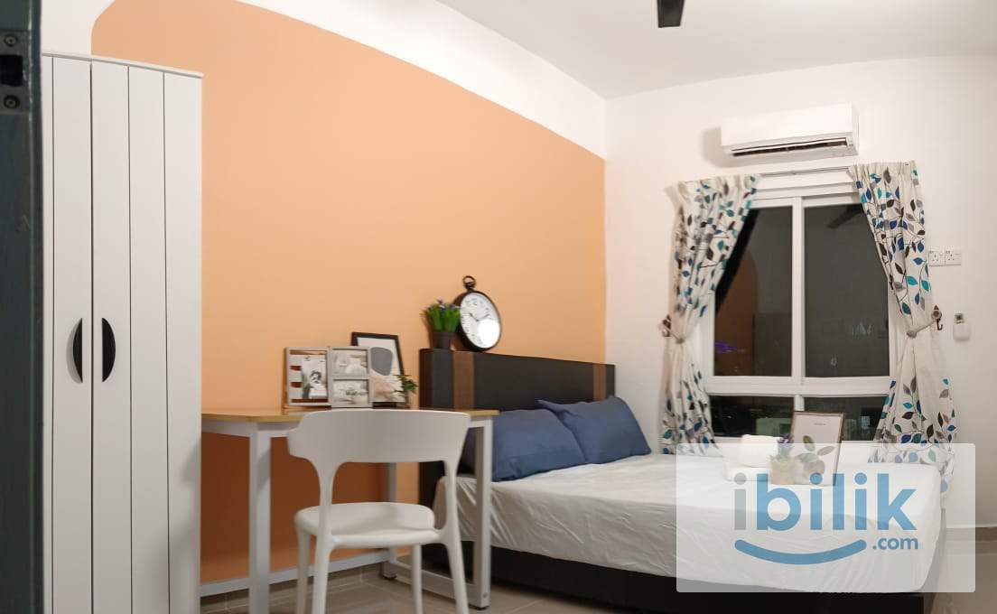 MIddle Room - Image 1