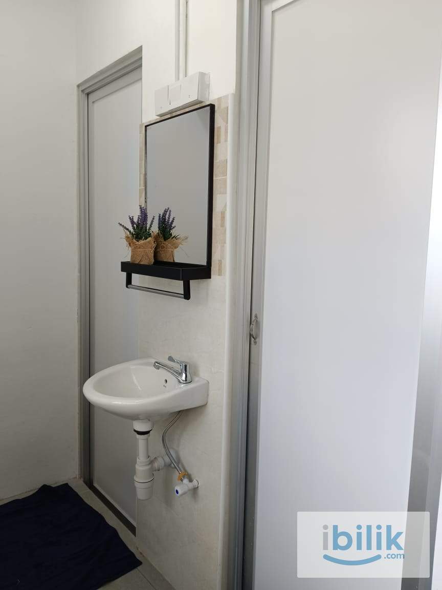 Single Room Available For Rent - Image 4