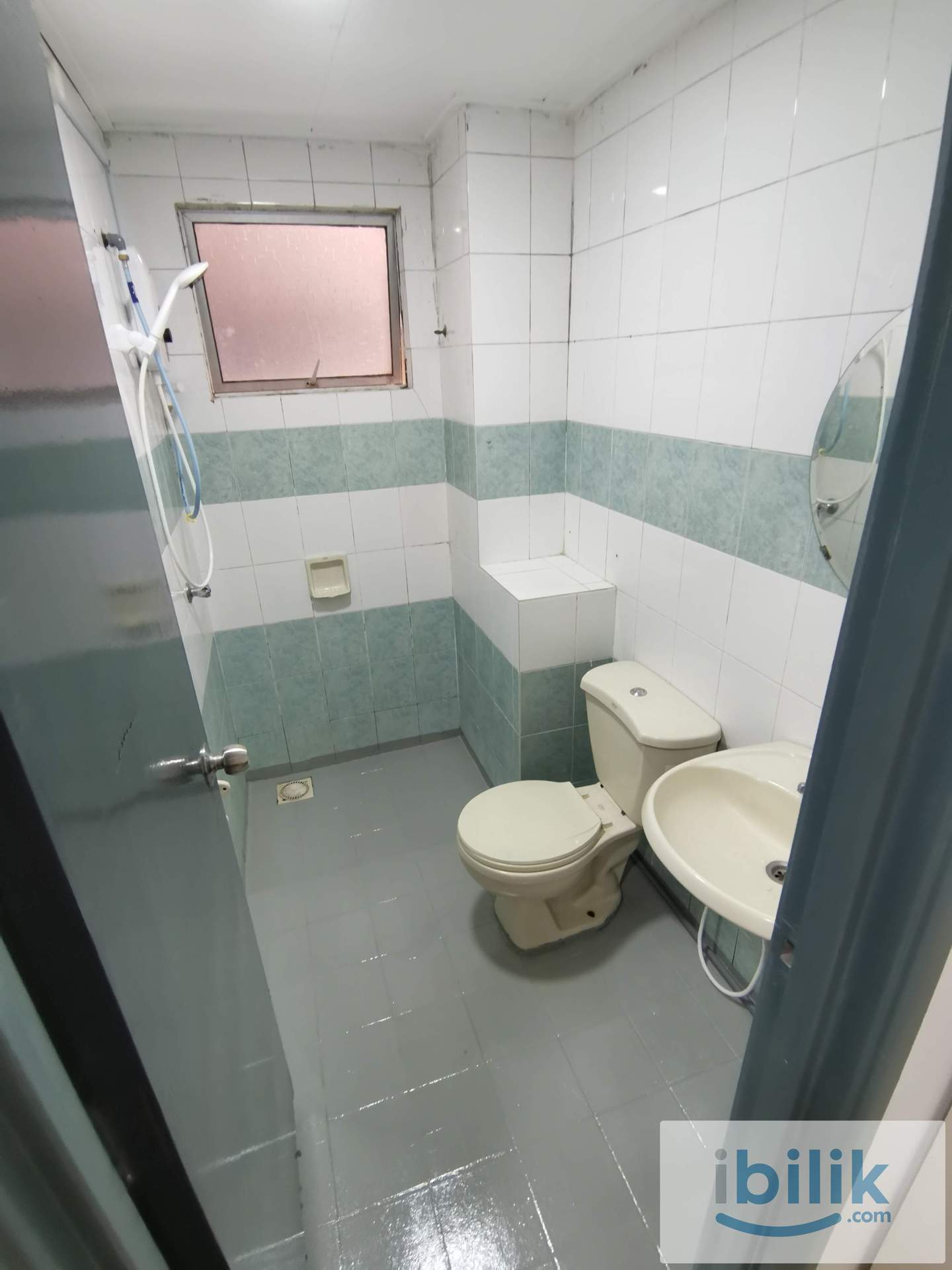 Fully Furnished Middle room at Cengal Condominium walking to LRT Salak Selatan - Image 4