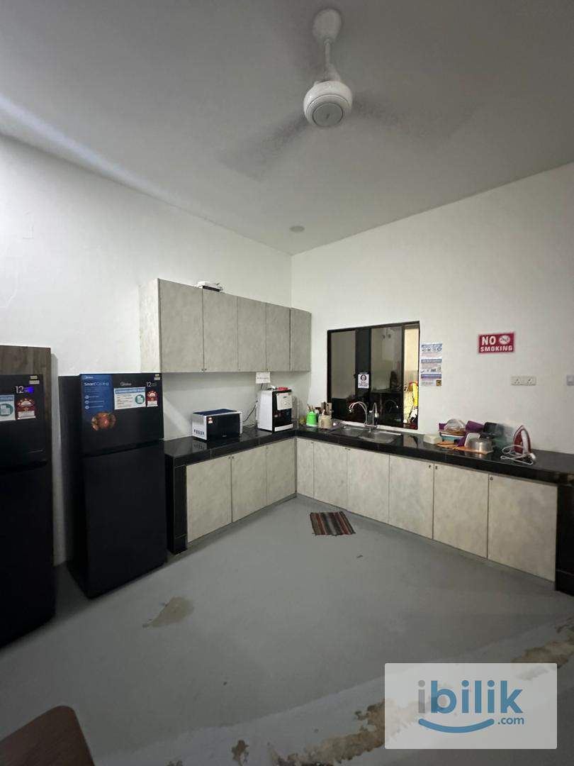 Fully Furnished Single room at Jalan logam landed house Walking to MRT - Image 2