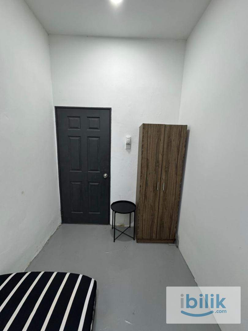 Fully Furnished Single room At Jalan Logam Landed House Walking to MRT MALURI - Image 2