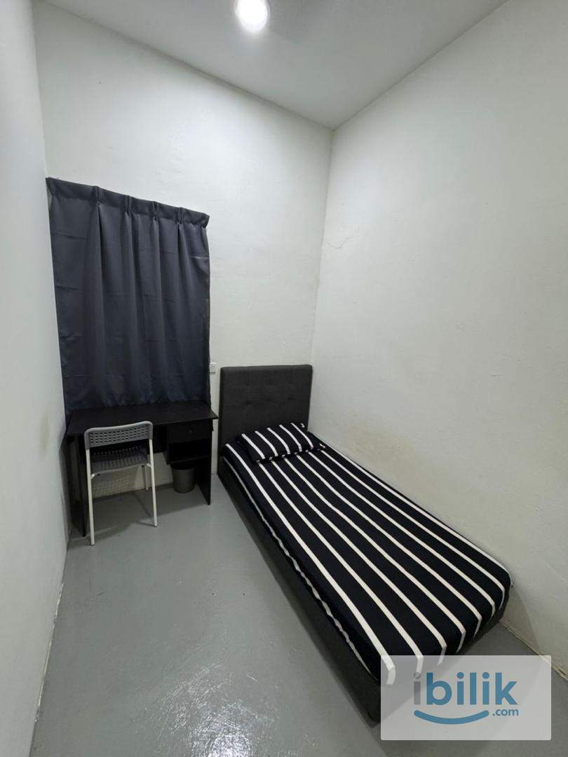Fully Furnished Single room At Jalan Logam Landed House Walking to MRT MALURI - Image 1