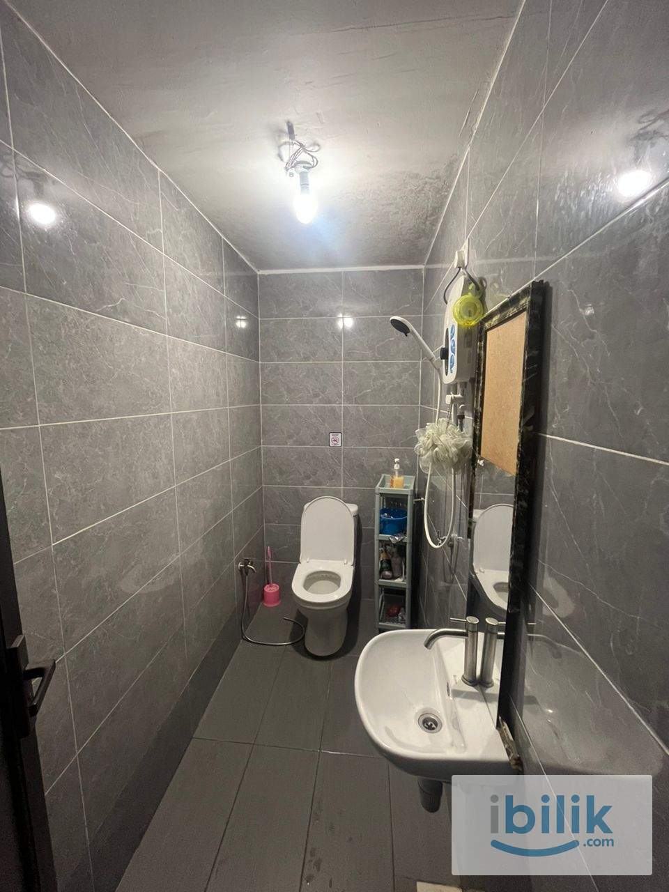 Fully Furnished Single room At Jalan Logam Landed House Walking to MRT MALURI - Image 3