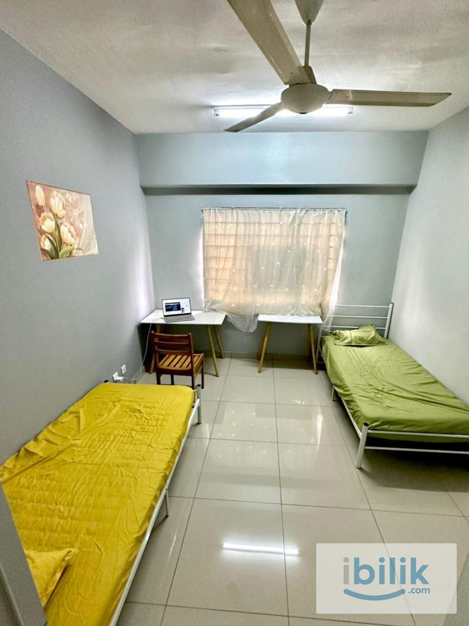 Female HUKM Cheras Middle Room 1/5/2026 Available - Image 1