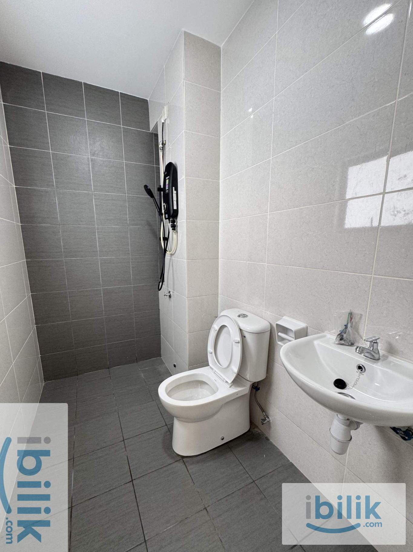 Rooms / Whole Unit for Nottingham Students | Partially Furnished | RM800  - Image 8