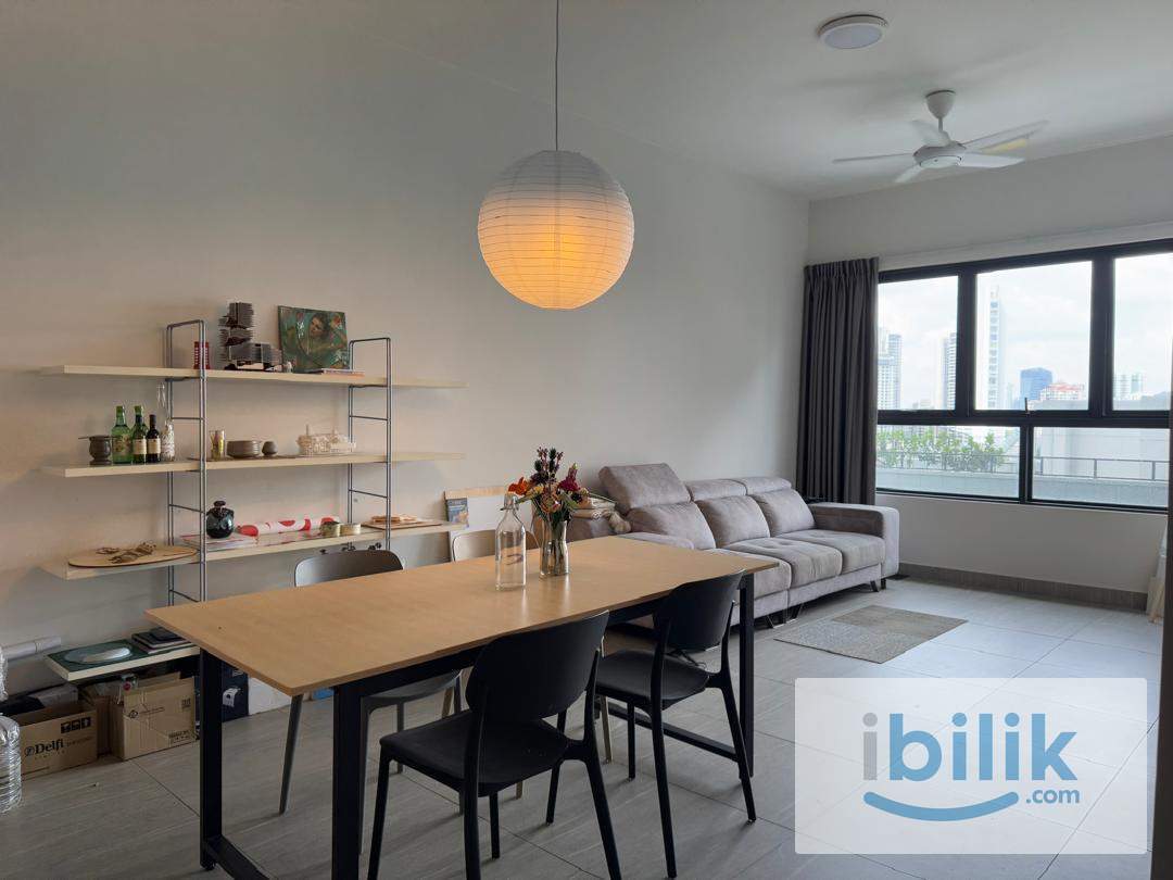 Atwater Residence Master Bedroom for Rent! (1 carpark included) - Image 1