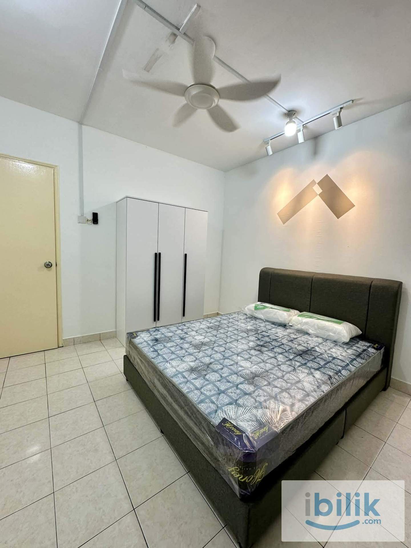 Actual Photo Brand New Medium Room near One Utama walk to MRT Surian - Image 1