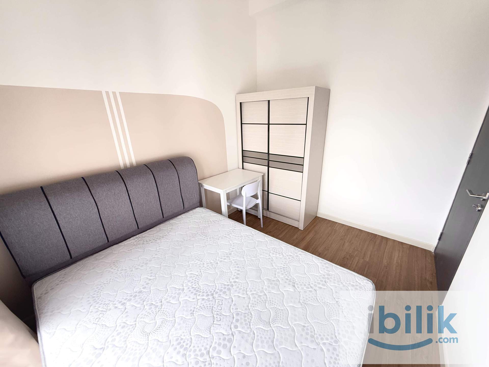 Fully Furnished Middle Room, Ready to Move In! Link to MRT, LRT & Mall - Image 2
