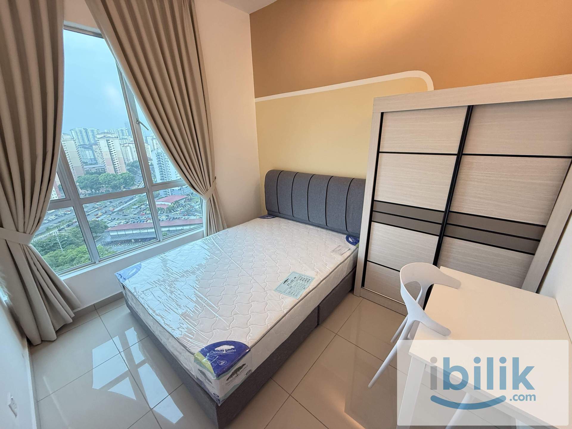 Female Unit, Fully Furnished Middle Room, 50m LRT Salak Selatan - Image 1