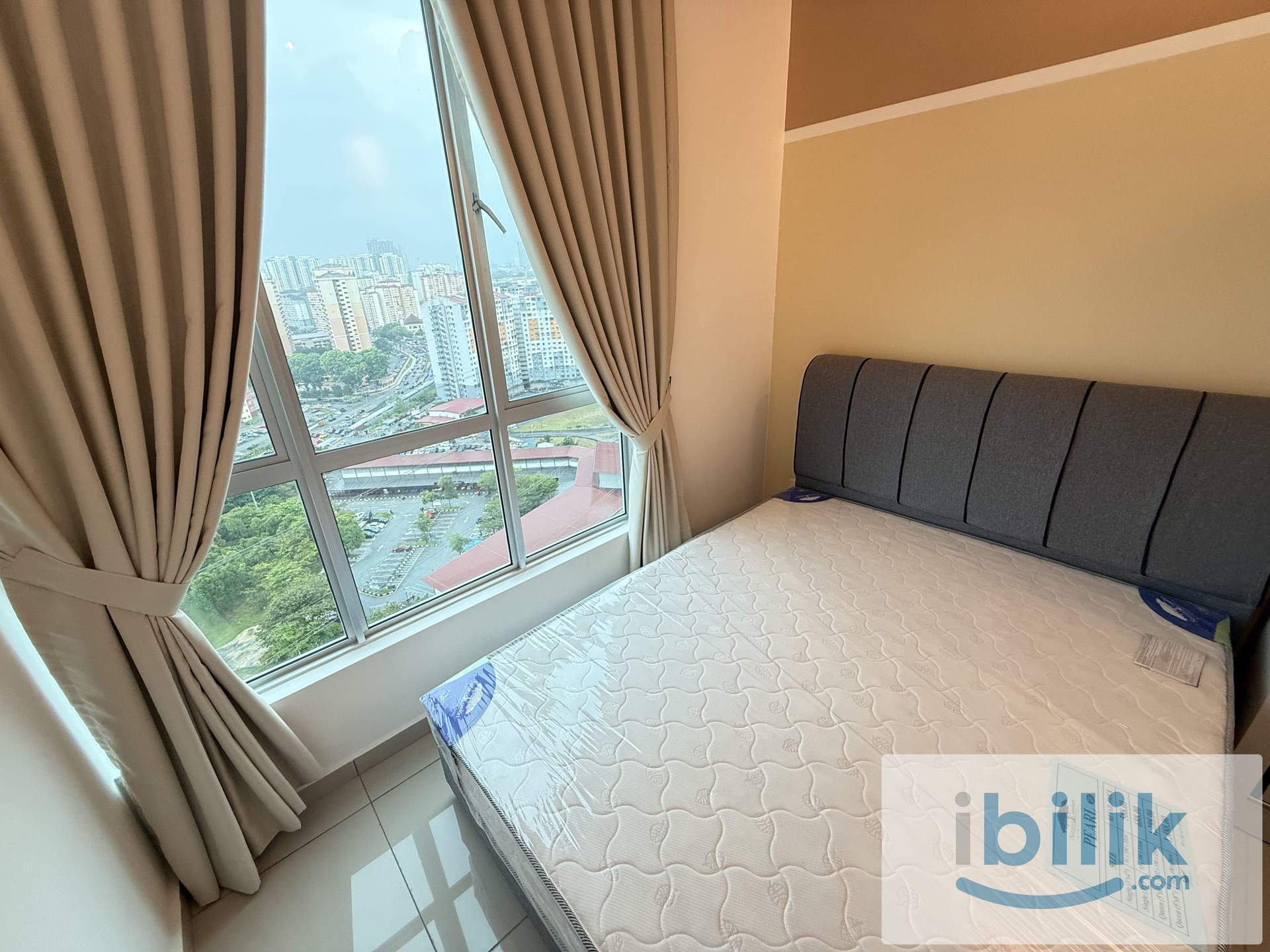 Female Unit, Fully Furnished Middle Room, 50m LRT Salak Selatan - Image 3