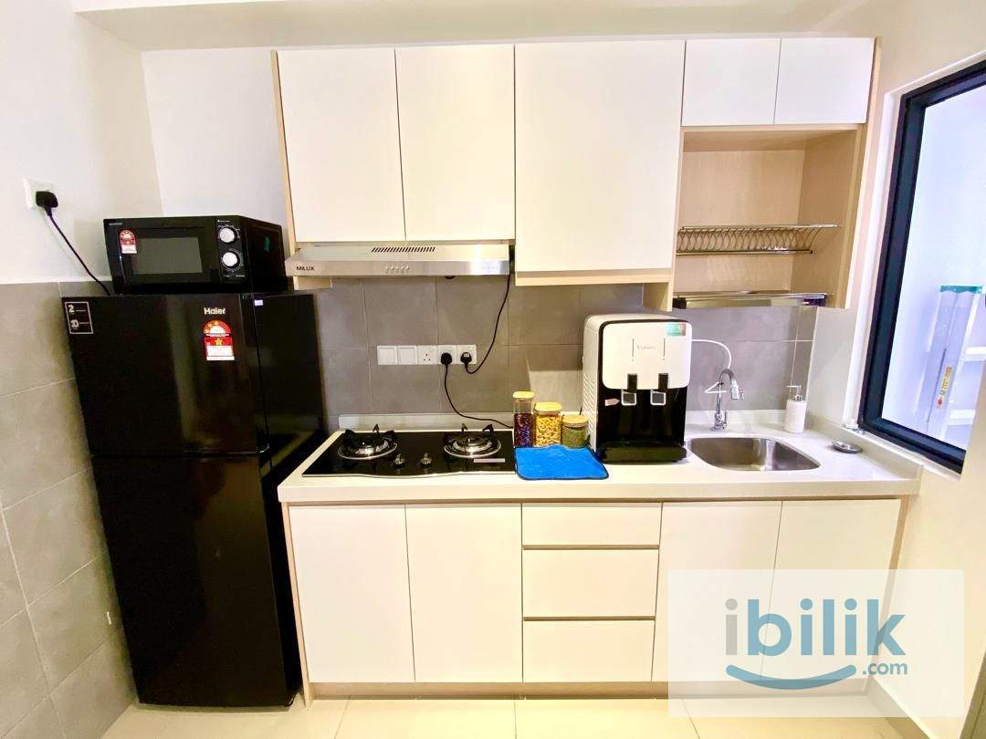 Master Bedroom w/ Private Bathroom, Ready to Move In! Walk to MRT LRT - Image 5