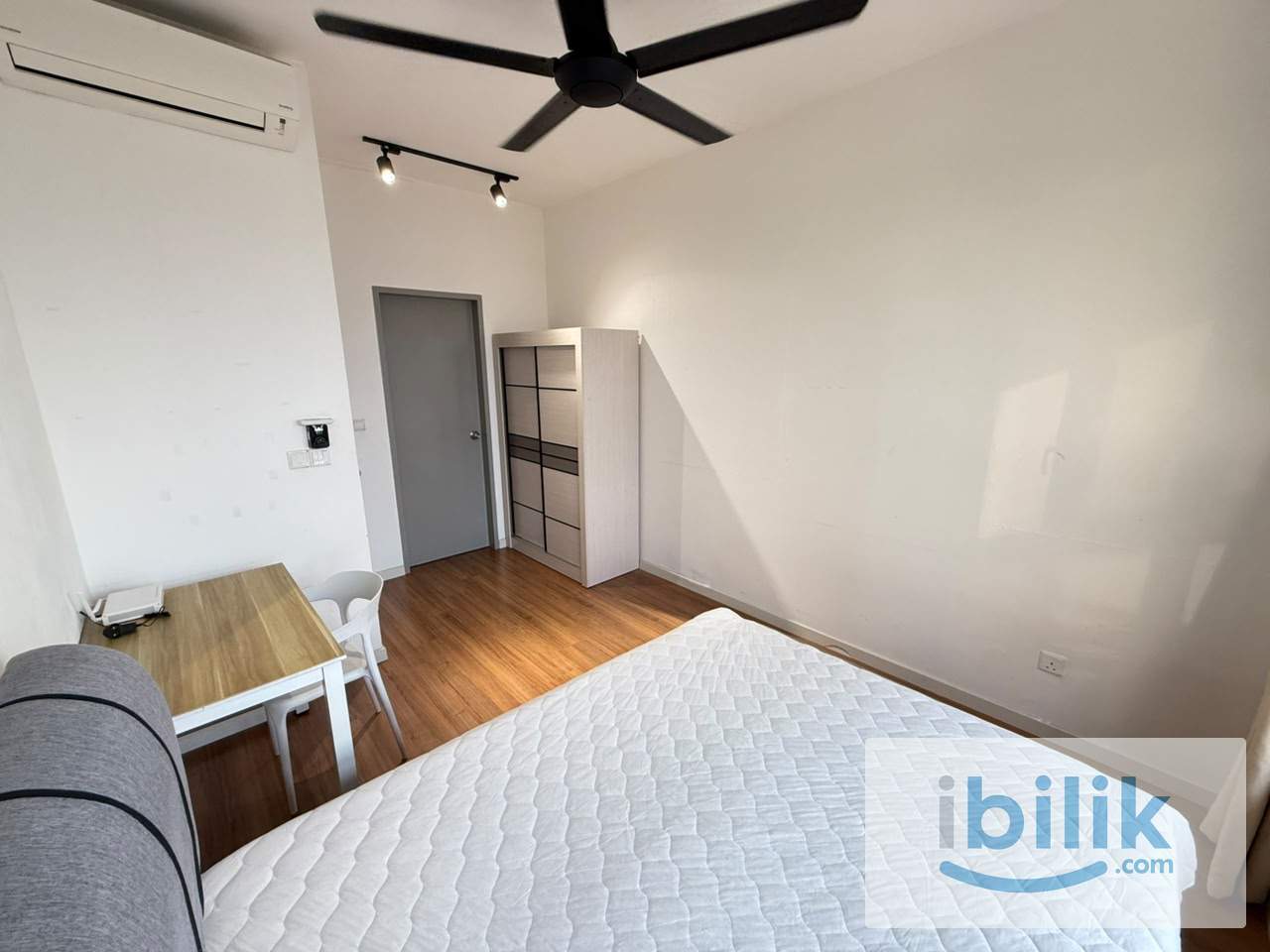 Master Bedroom w/ Private Bathroom, Ready to Move In! Walk to MRT LRT - Image 3