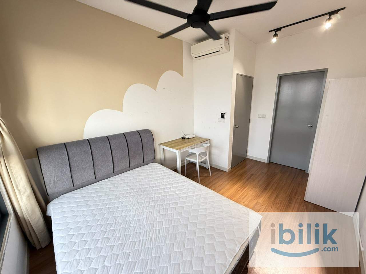 Master Bedroom w/ Private Bathroom, Ready to Move In! Walk to MRT LRT - Image 1